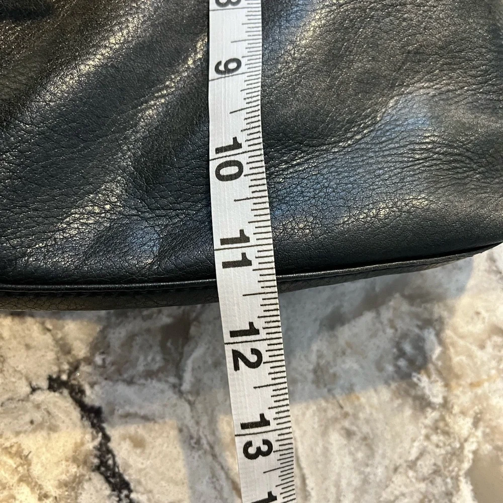 Margot genuine leather crossbody distressed black bag. Adjustable strap. - Picture 6 of 7